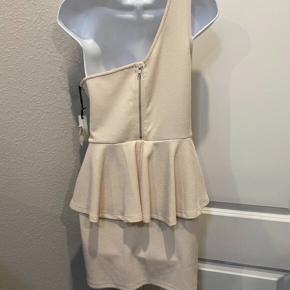LOVERS * FRIENDS PEPLUM ONE SHOULDER MINI DRESS NWT SMALL - Picture 5 of 6